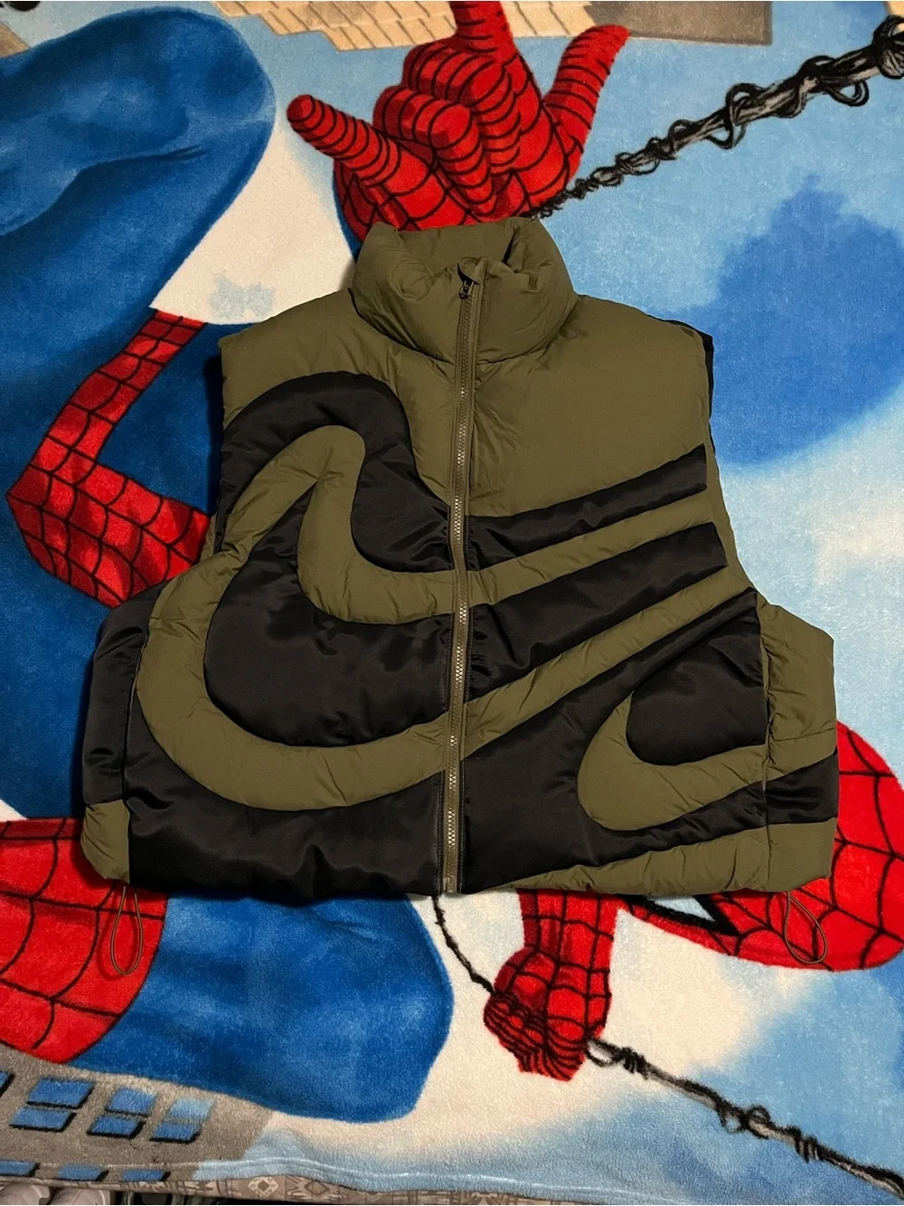 $225 Nike Swoosh Series Down Vest IH3980-222 Olive Green Oversized Women Size L